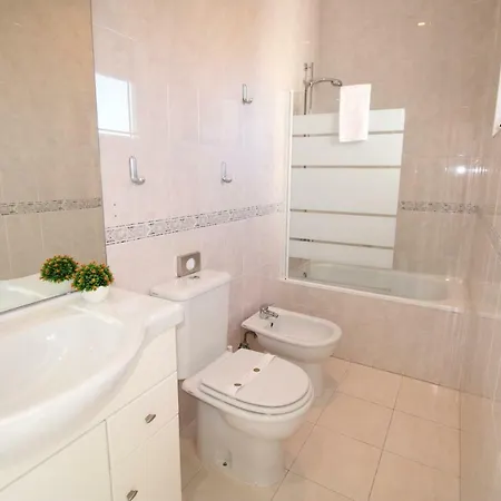 Apartment Sete Rios, Near Zoo Lisboa/ Free Wifi *