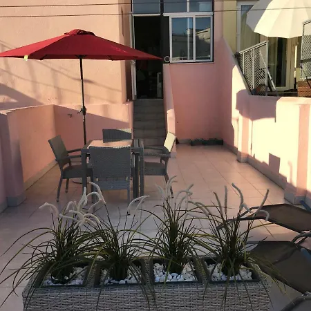 Sete Rios, Near Zoo Lisboa/ Free Wifi Daire *