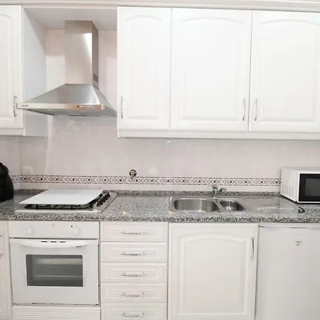 Sete Rios, Near Zoo Lisboa/ Free Wifi *